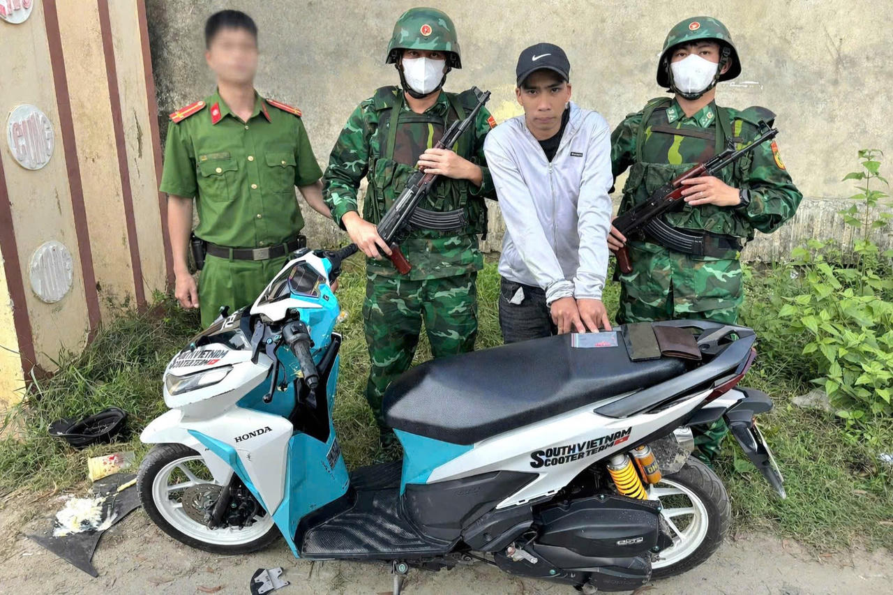 Đối tượng Nguyễn Văn Trọng bị lực lượng chức năng bắt quả tang cùng tang vật. 