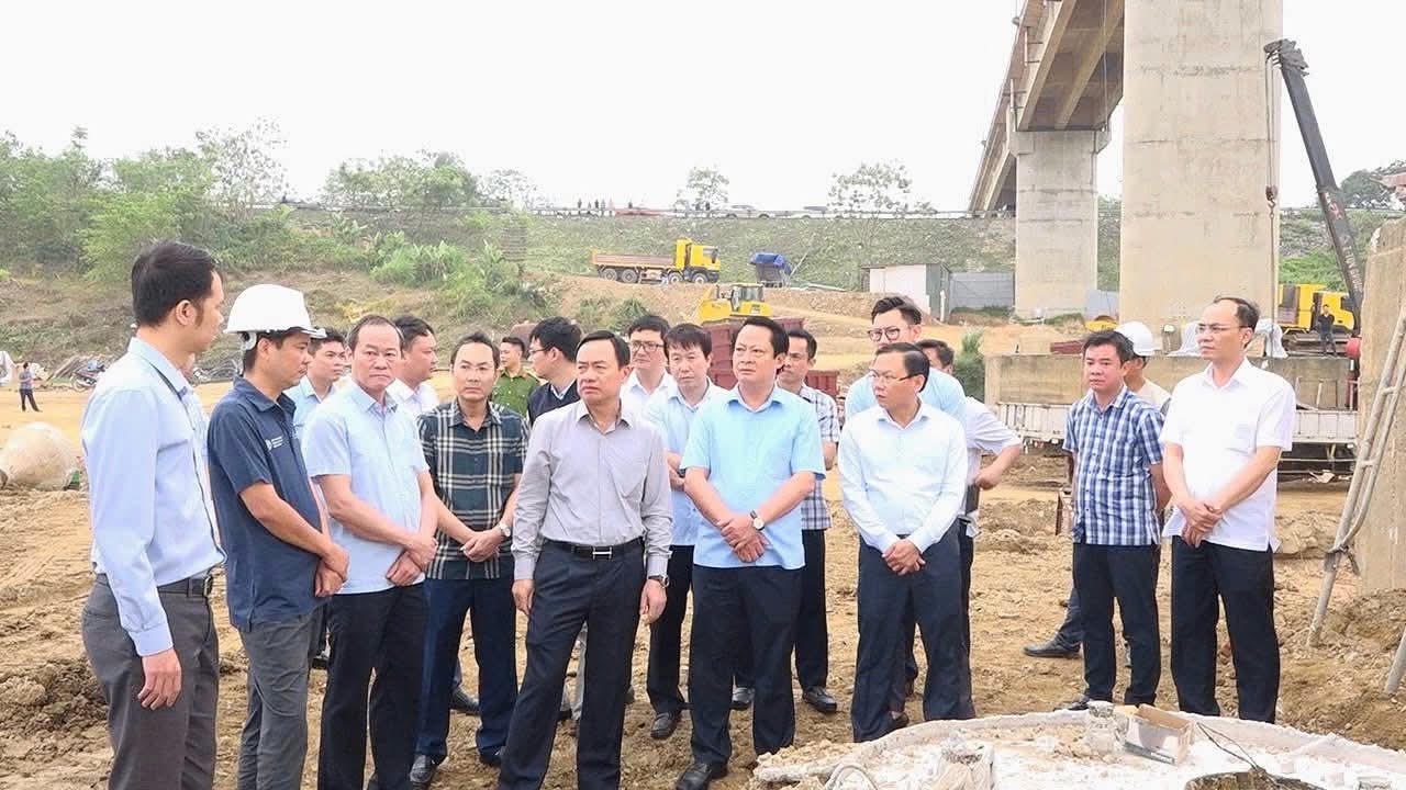 Phú Thọ kiểm tra công tác sửa chữa hư hỏng cầu Sông Lô