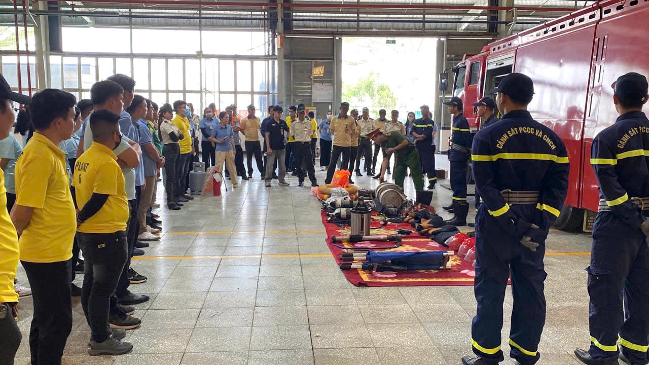 Trải nghiệm thực hành PCCC và cứu nạn, cứu hộ.