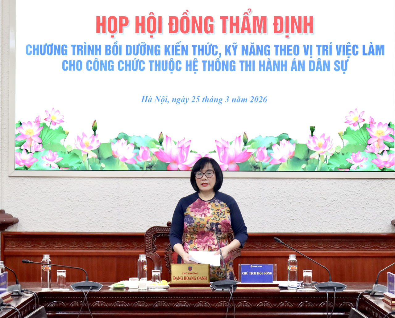 Thứ trưởng Đặng Hoàng Oanh phát biểu