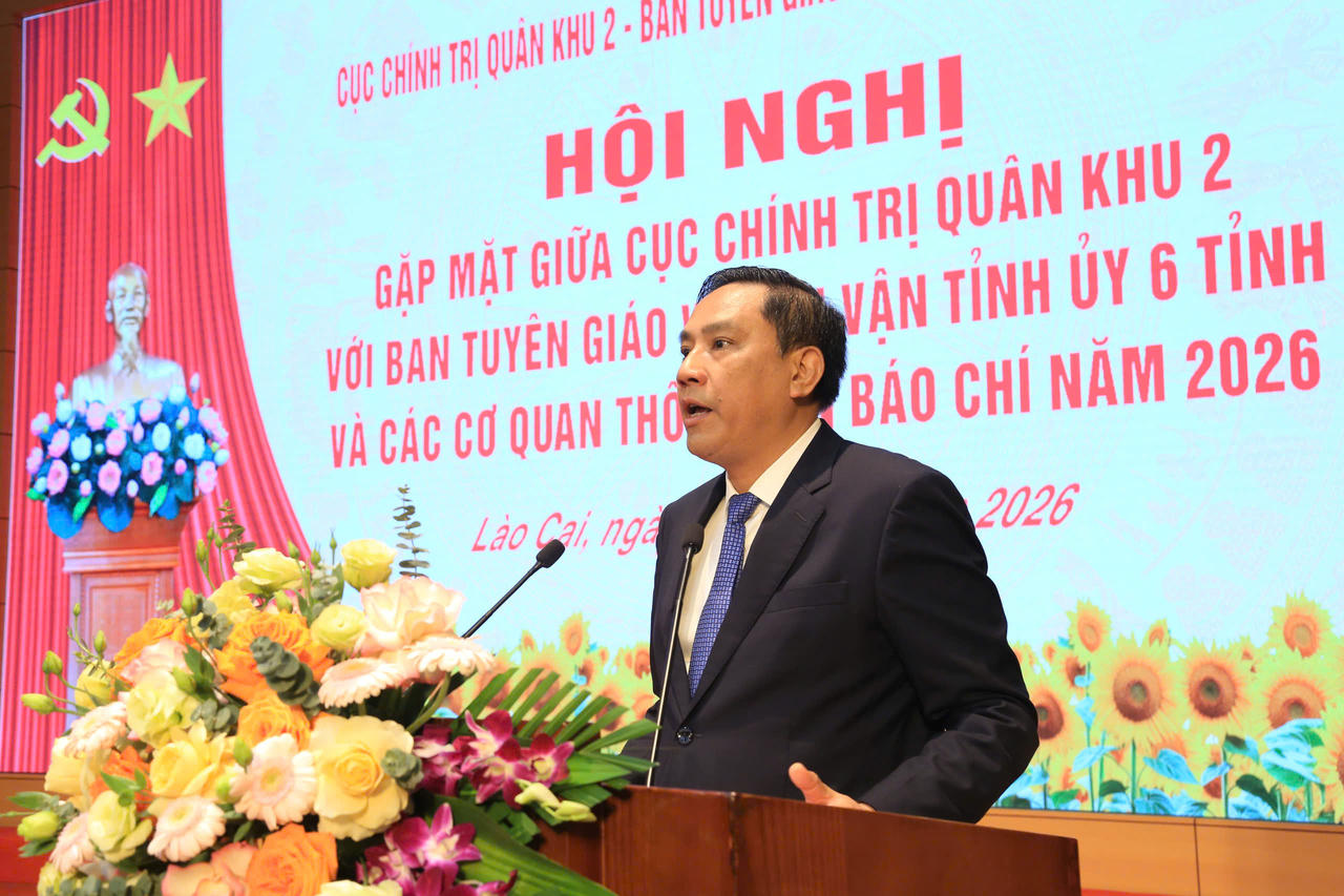 Ông Hoàng Giang, Phó Bí thư Thường trực Tỉnh ủy Lào Cai phát biểu tại hội nghị.