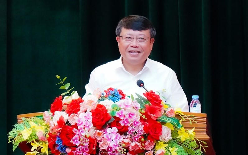 Ông Dương Tất Thắng - Phó Chủ tịch Thường trực HĐND tỉnh Hà Tĩnh phát biểu tại Hội nghị.