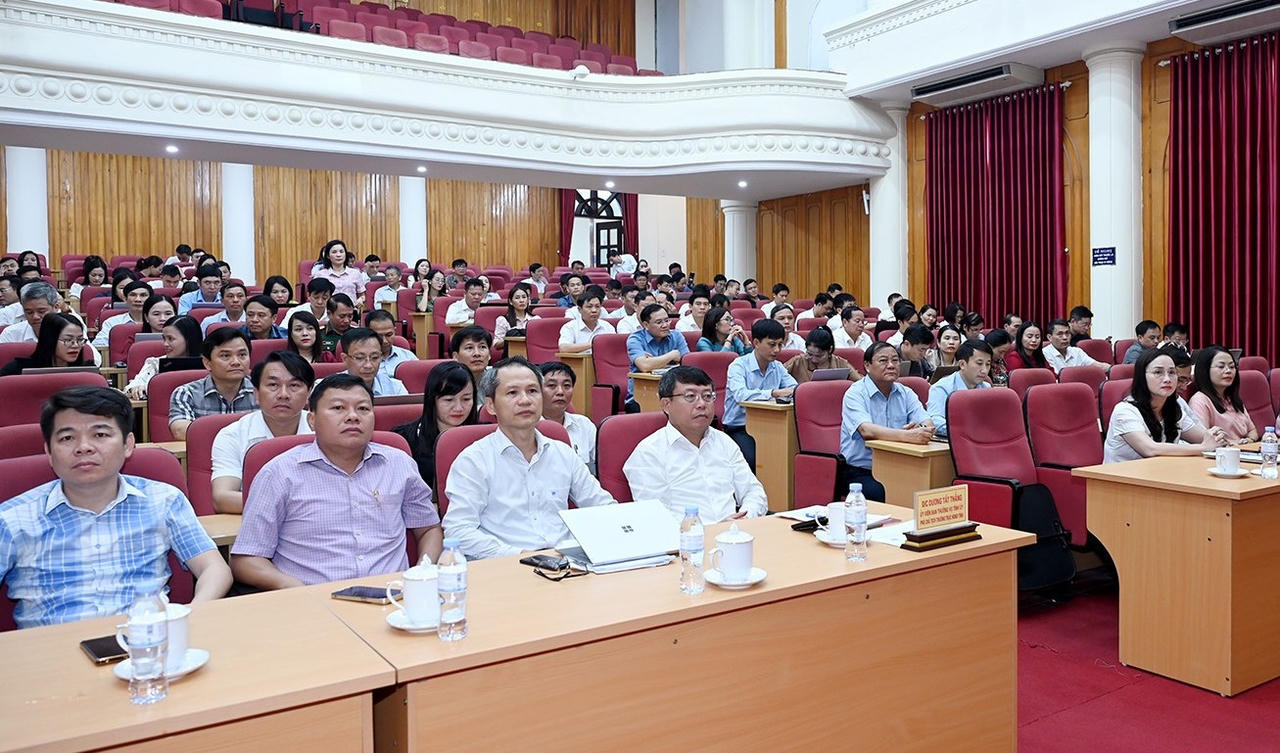 Các đại biểu dự Hội nghị.