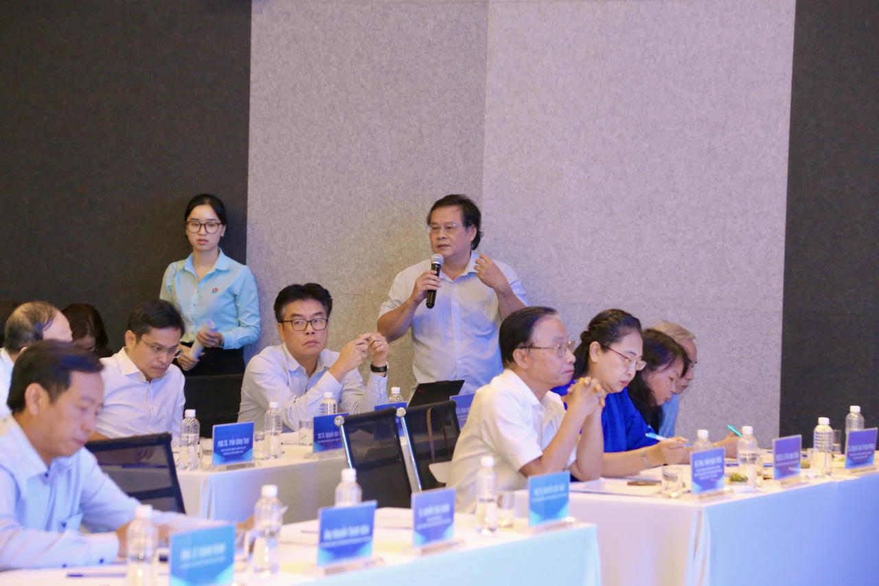 Các đại biểu tham gia ý kiến.