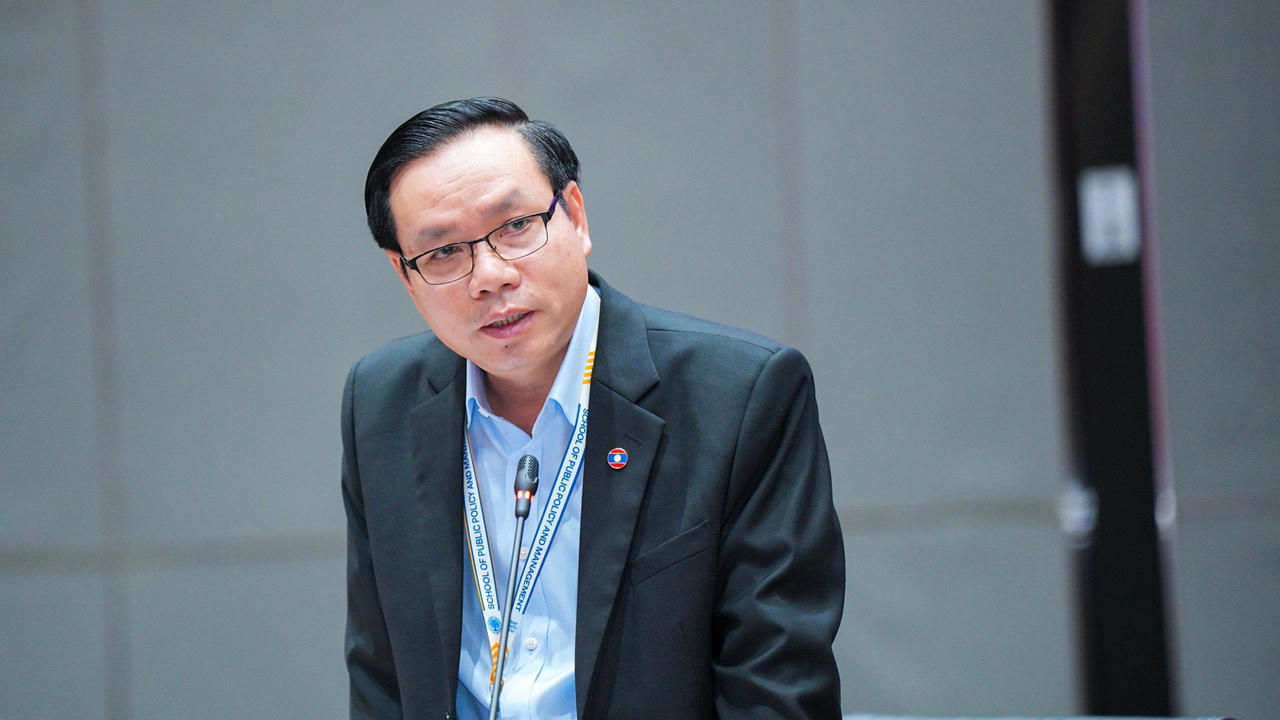 Ngài Maythong Thammavongsa, Thứ trưởng Bộ Ngoại giao Lào phát biểu tại buổi làm việc với Tập đoàn Becamex.