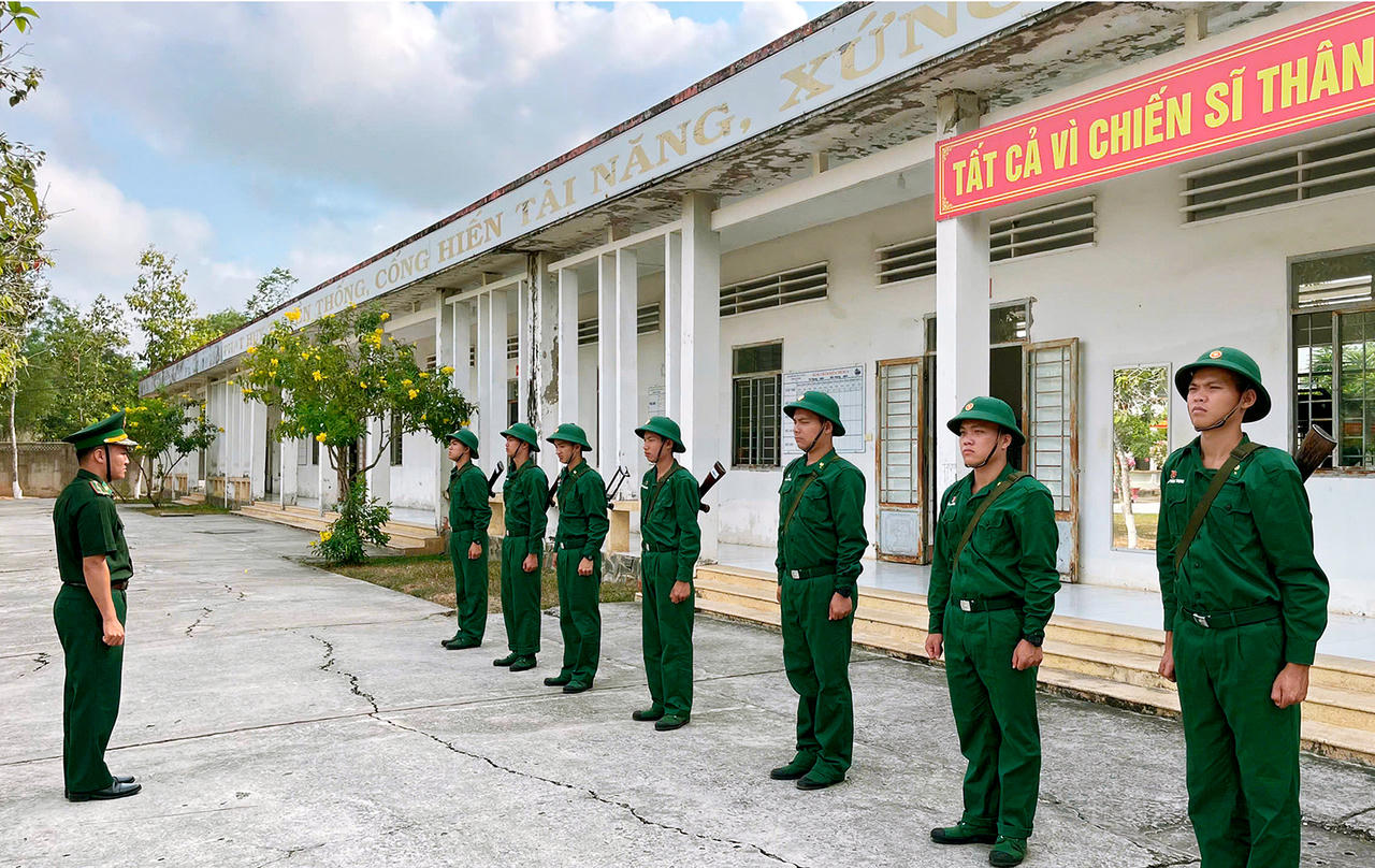 Các chiến sĩ trong giờ huấn luyện.