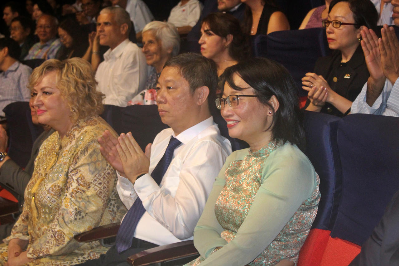 Trưởng Ban Tuyên giáo và Dân vận Thành ủy Dương Anh Đức; Phó Chủ tịch UBND TP HCM Trần Thị Diệu Thúy dự chương trình.