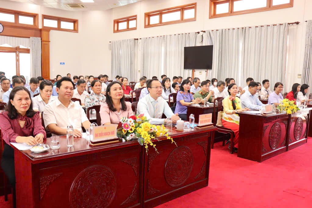 Đại biểu tham dự hội nghị.