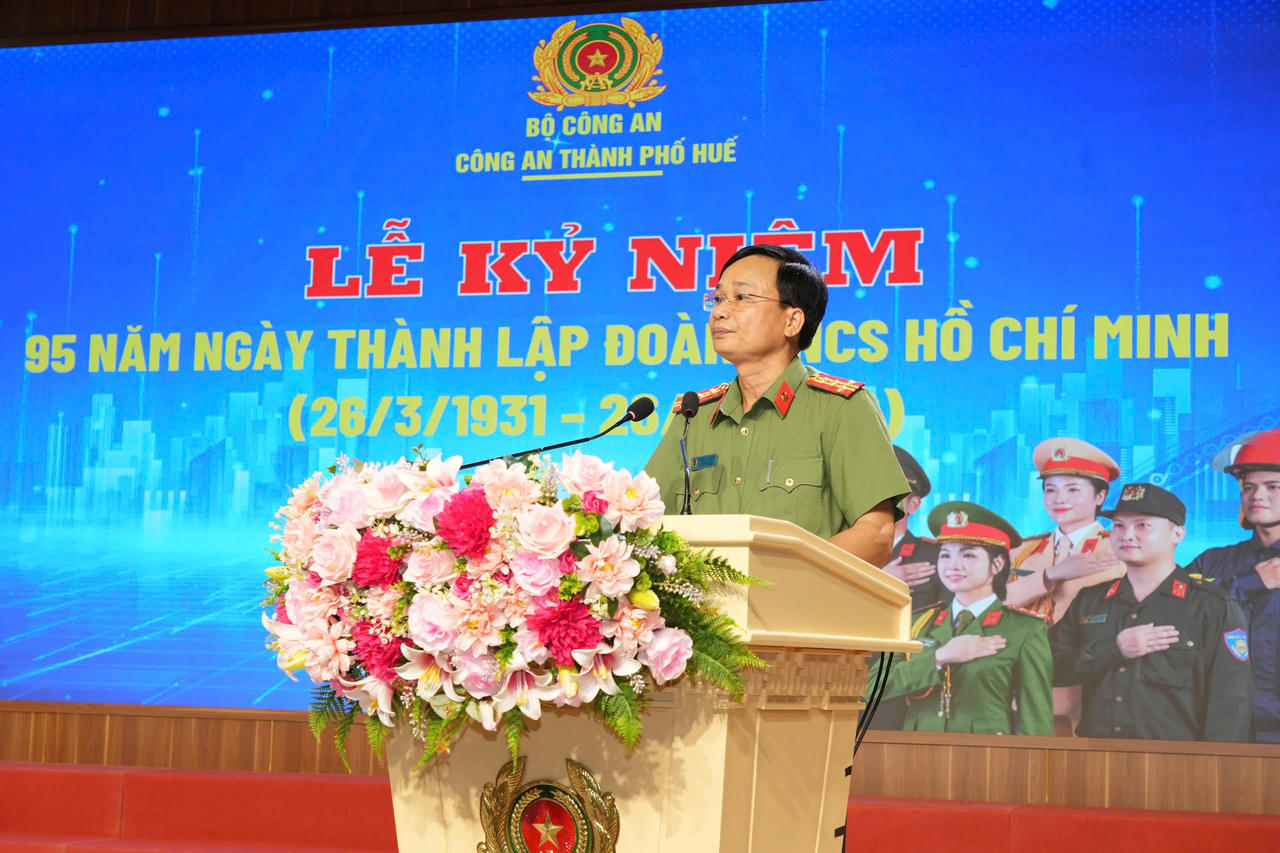 Đại tá Dương Văn Thoan - Phó Bí thư Đảng ủy, Phó Giám đốc Công an thành phố phát biểu chỉ đạo tại buổi Lễ.