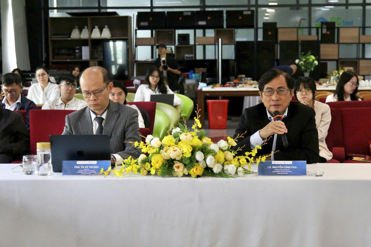 Các chuyên gia tham gia phát biểu tại hội thảo