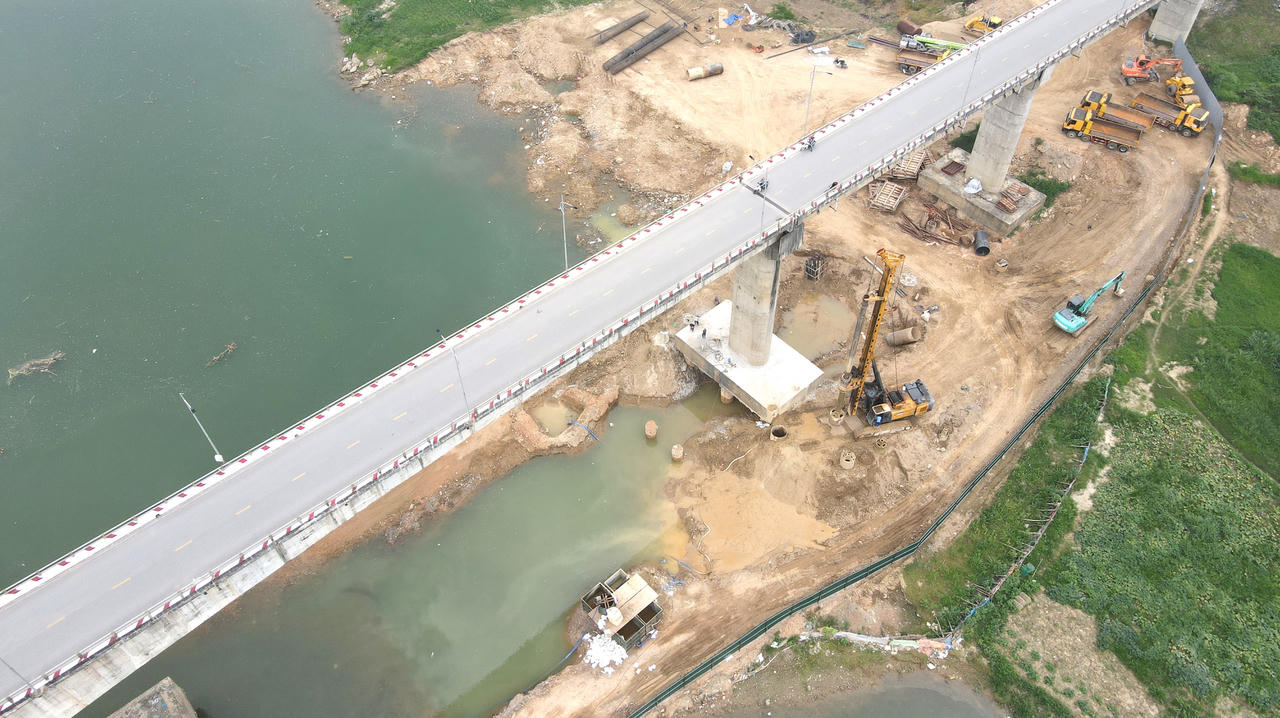 Phú Thọ: Cận cảnh công trình sửa chữa hư hỏng cầu sông Lô