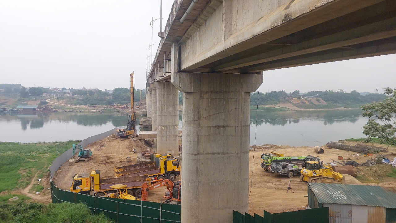 Phú Thọ: Cận cảnh công trình sửa chữa hư hỏng cầu sông Lô