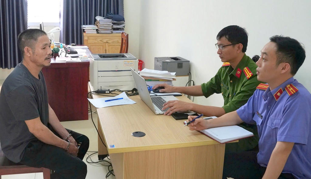 Khống chế đối tượng vi phạm nồng độ cồn còn dùng búa đánh bị thương Đại úy CSGT 