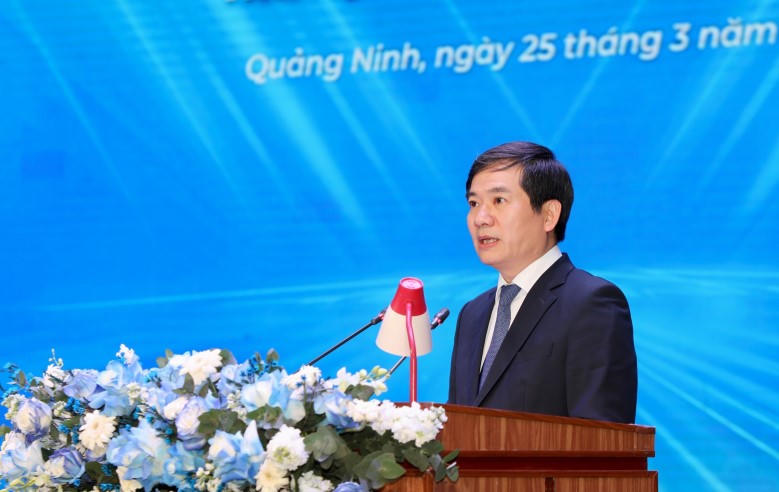 Ông Vũ Quyết Tiến - Phó Bí thư Tỉnh ủy, Chủ tịch Ủy ban MTTQ Việt Nam tỉnh Quảng Ninh phát biểu tại lễ tuyên dương.