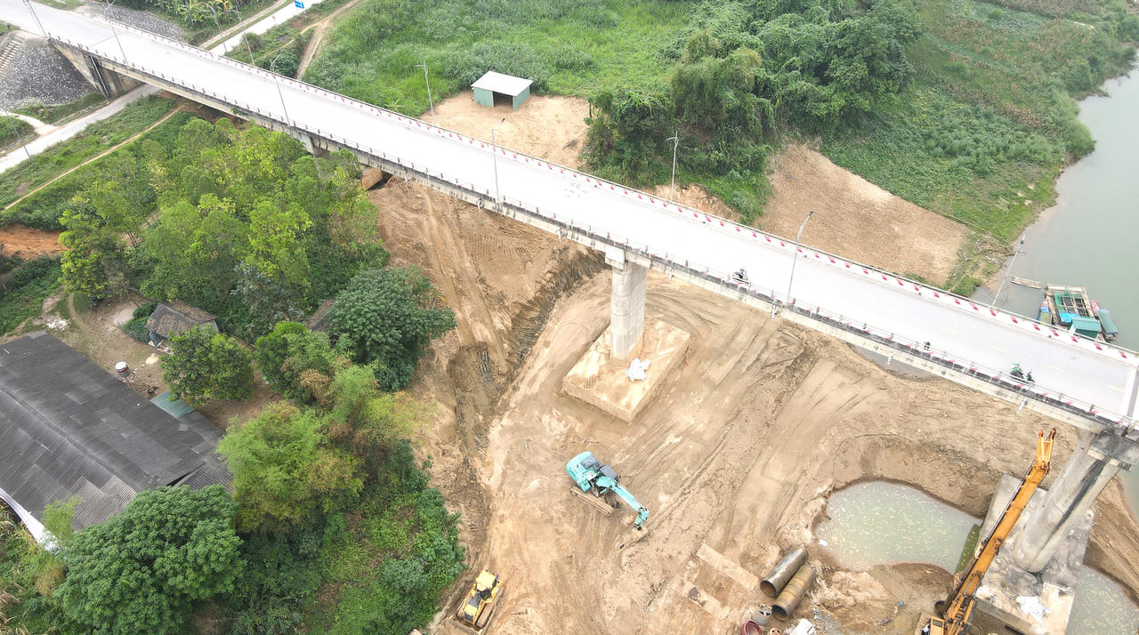 Phú Thọ: Cận cảnh công trình sửa chữa hư hỏng cầu sông Lô