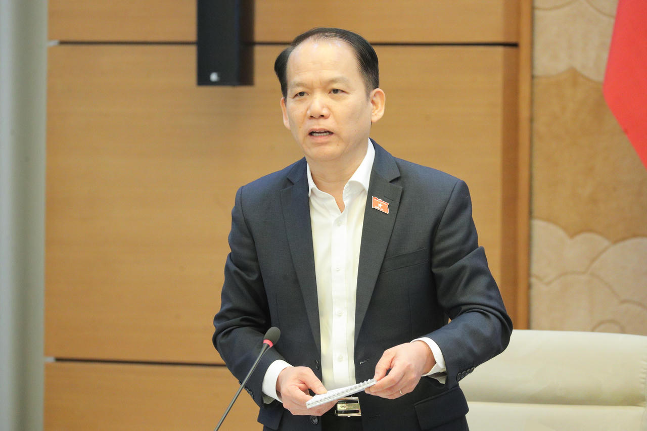 Chủ nhiệm Ủy ban Pháp luật và Tư pháp Hoàng Thanh Tùng phát biểu tại Hội nghị. Ảnh: Hồ Long