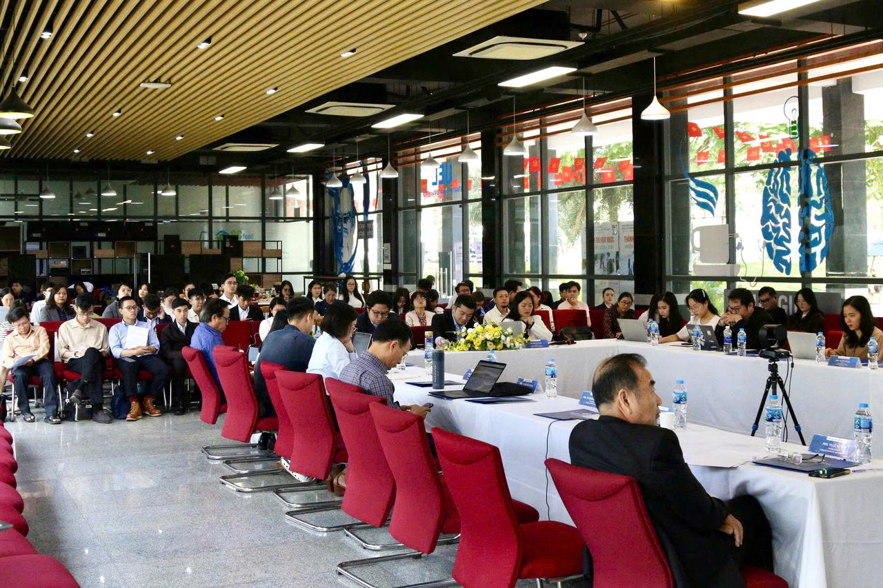 Đầu cầu phiên thảo luận tại trường Đại học Kinh tế – Luật, Đại học Quốc gia TP. Hồ Chí Minh