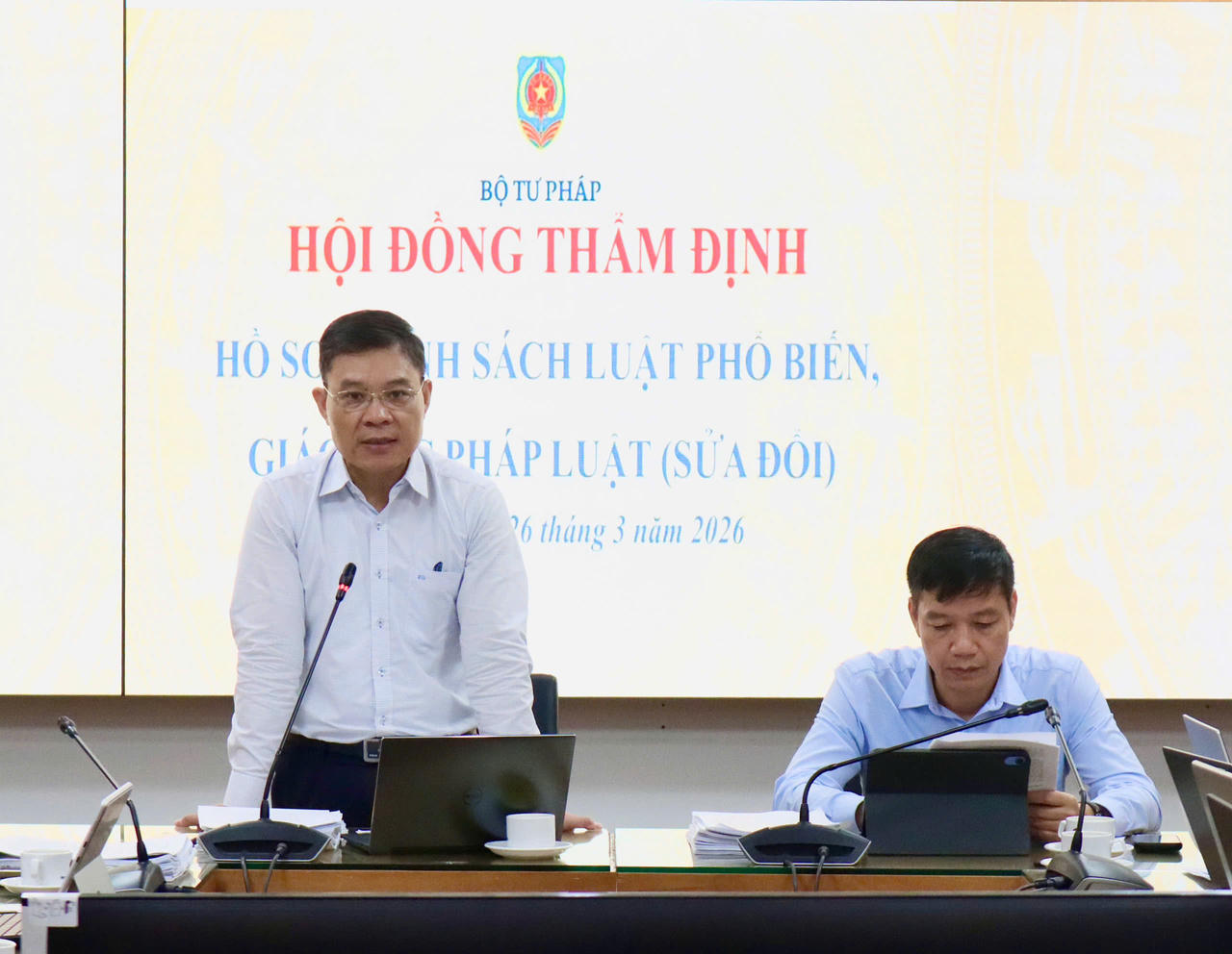 Vụ trưởng Vụ Công tác xây dựng văn bản quy phạm pháp luật Nguyễn Quốc Hoàn phát biểu