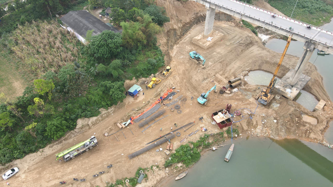 Phú Thọ: Cận cảnh công trình sửa chữa hư hỏng cầu sông Lô