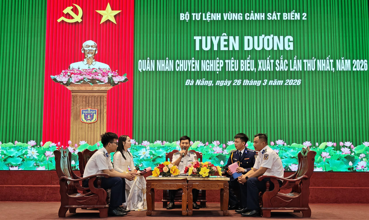 Nhiều câu chuyện về sự tận tụy, trách nhiệm và tinh thần vượt khó của đội ngũ QNCN đã được chia sẻ.