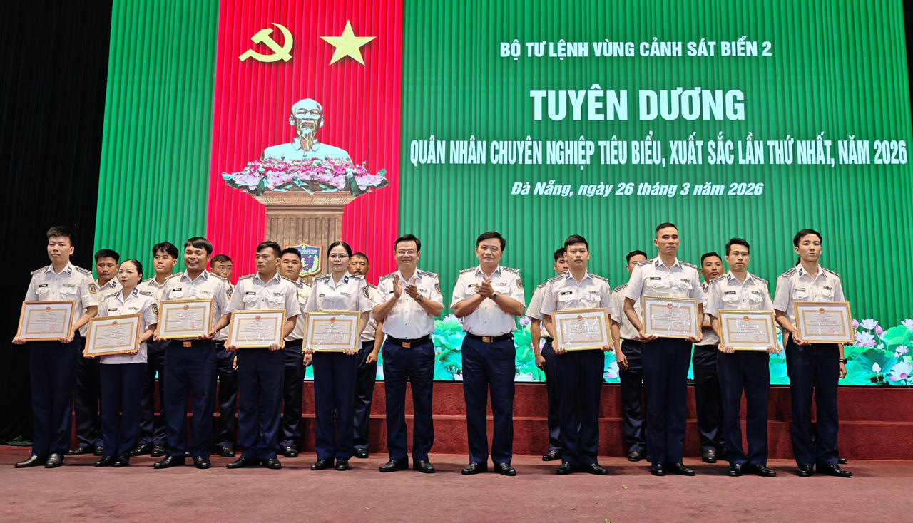 Vùng Cảnh sát biển 2 tuyên dương gần 100 quân nhân chuyên nghiệp tiêu biểu
