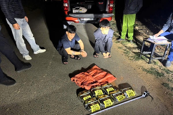 Bắt giữ 2 đối tượng chuyển 7kg ma túy đá từ biên giới vào Quảng Trị