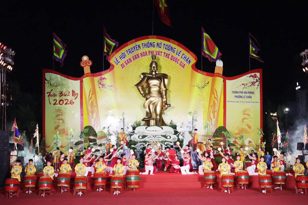 Tiết mục trống tại chương trình.