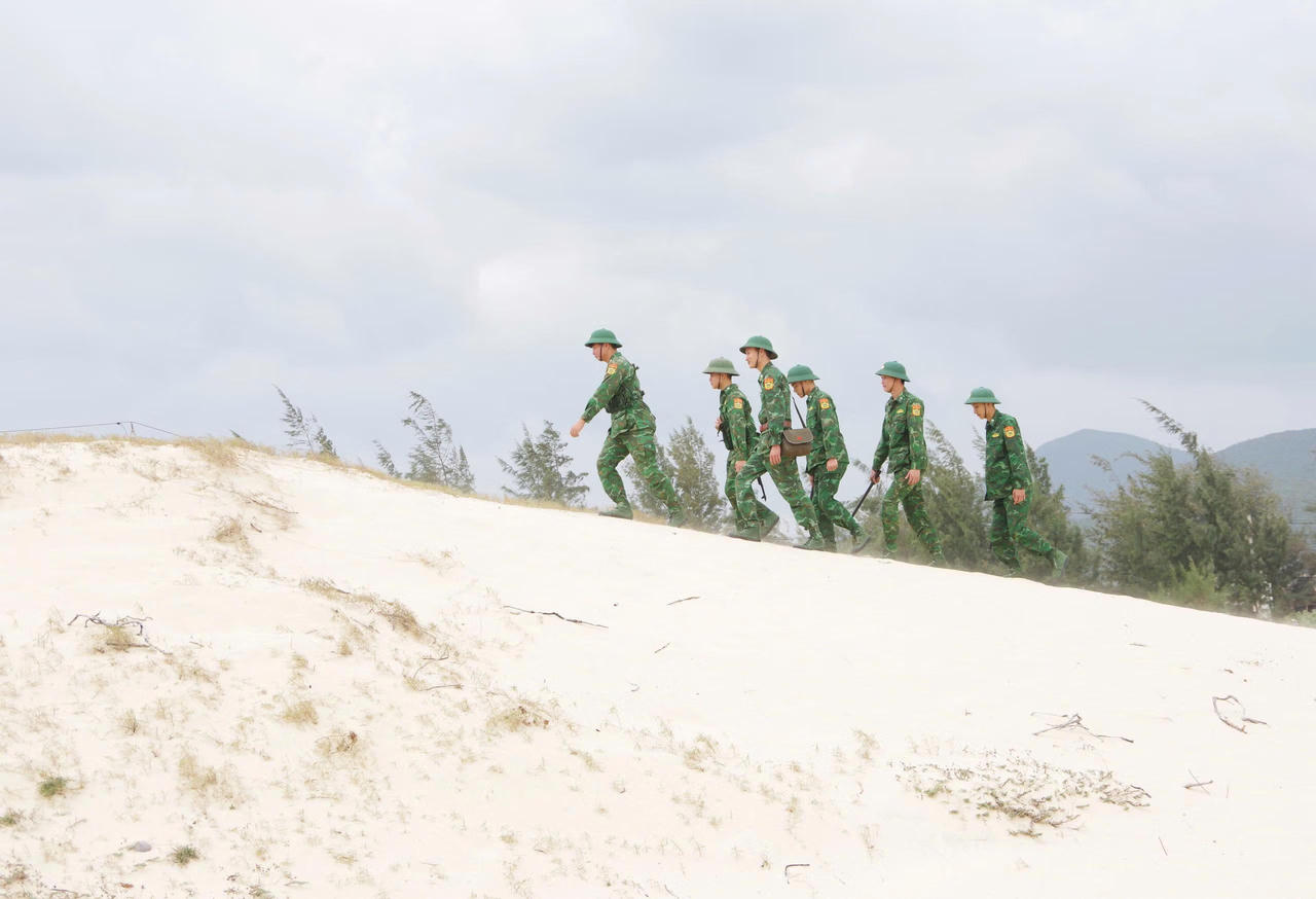 Cán bộ, chiến sĩ BĐBP Khánh Hòa thực hiện nhiệm vụ tuần tra, kiểm soát.