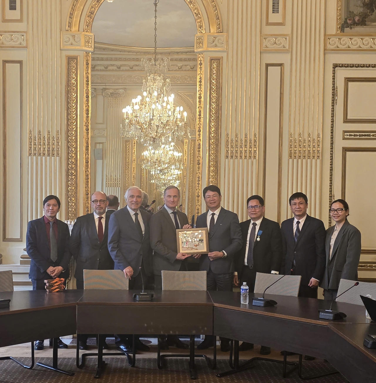 Gặp Hội đồng công chứng tối cao Pháp