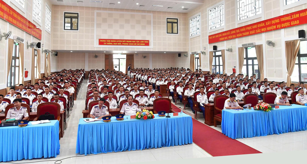 Quang cảnh buổi khảo sát, nắm tình hình.