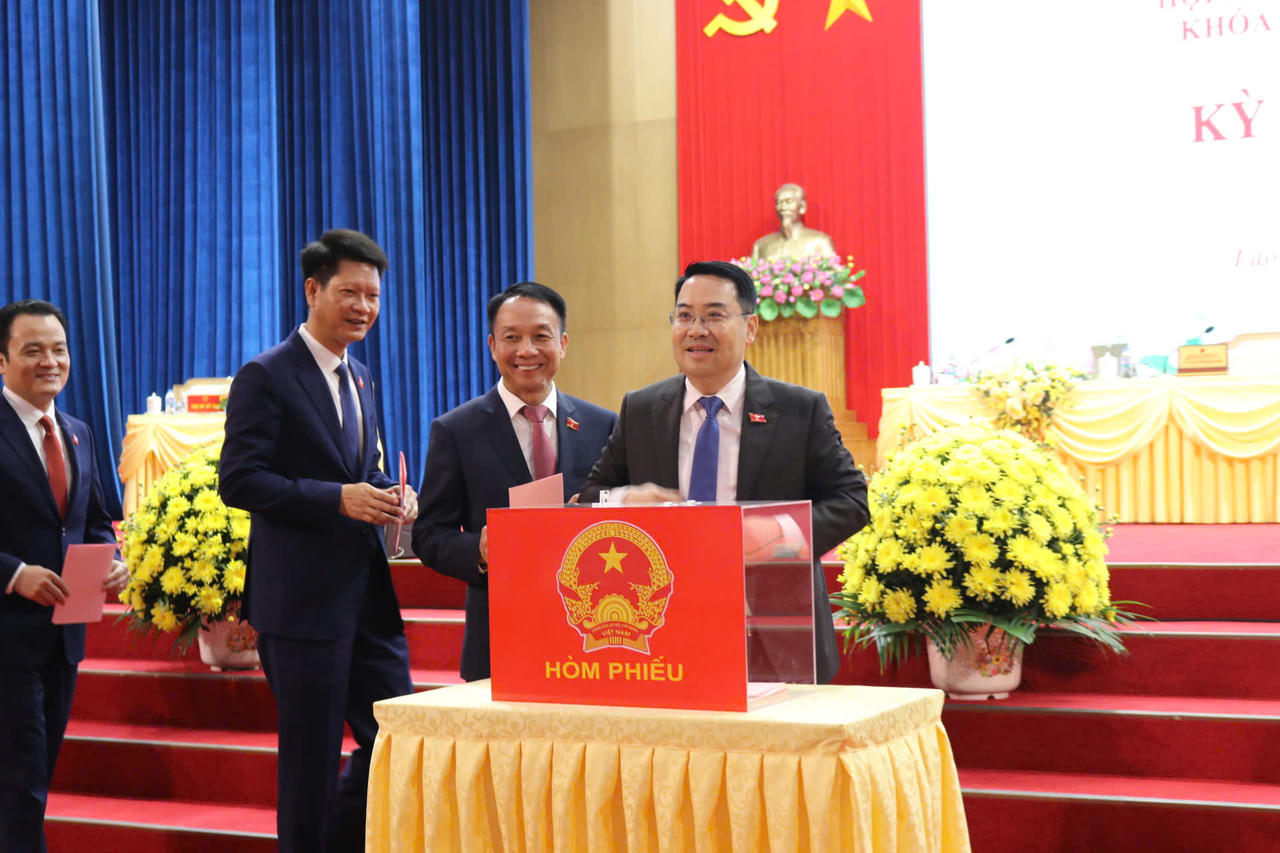 Lào Cai kiện toàn chức danh lãnh đạo HĐND và UBND tỉnh