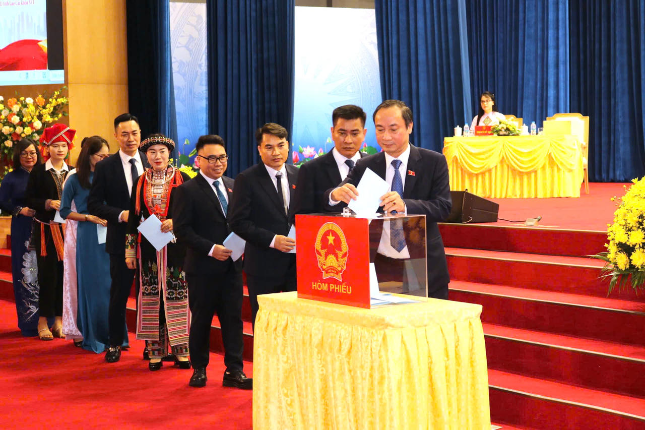 Các đại biểu bầu chức danh Chủ tịch, Phó Chủ tịch HĐND tỉnh Lào Cai khoá XVII, nhiệm kỳ 2026-2031
