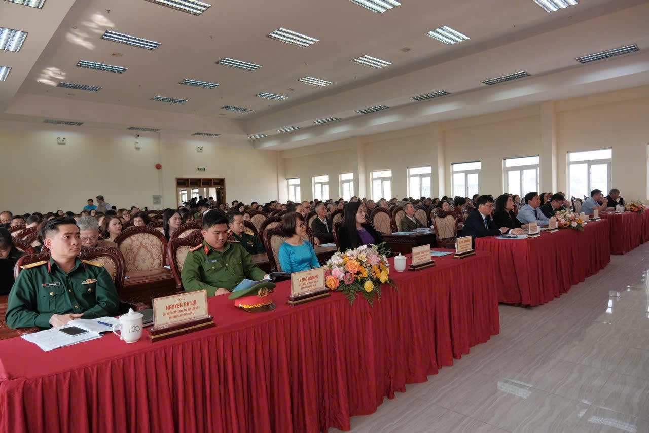 Các đại biểu tham dự hội nghị.