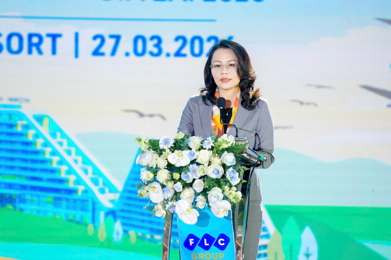Bà Hương Trần Kiều Dung, Phó Chủ tịch Thường trực Tập đoàn FLC chia sẻ tại Hội thảo.