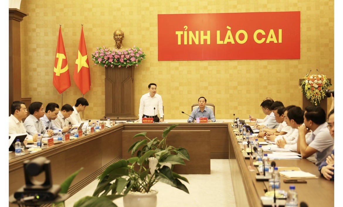 Các đại biểu tham dự tại buổi làm việc.