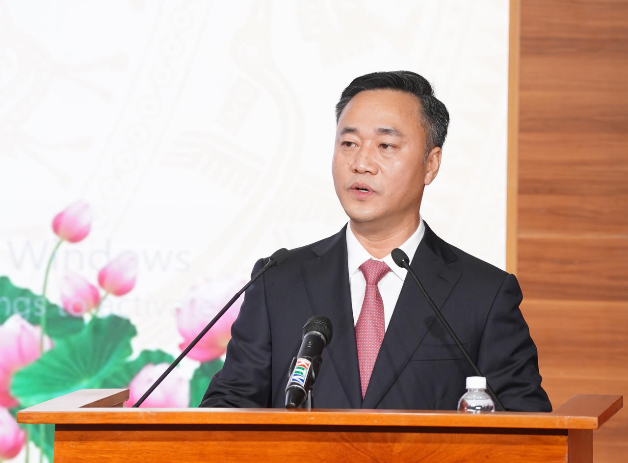 Tân Phó Bí thư Tỉnh ủy Nguyễn Việt Hùng phát biểu nhận nhiệm vụ.