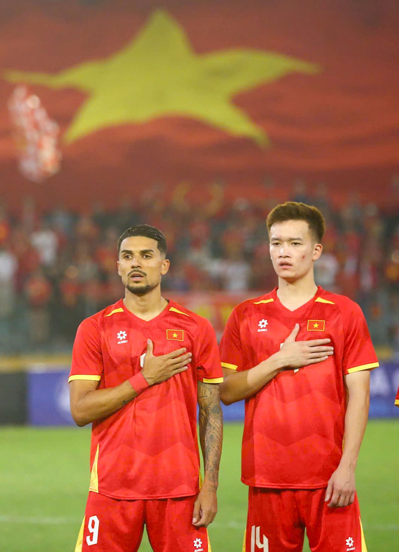 Hoàng Đức và Hoàng Hên trong trận đấu với Bangladesh