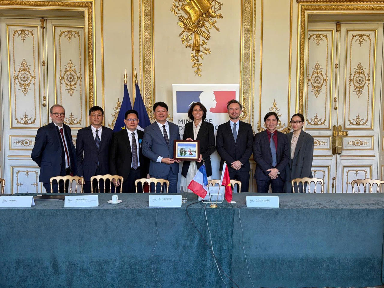 Gặp Hiệp hội trọng tài quốc gia Pháp