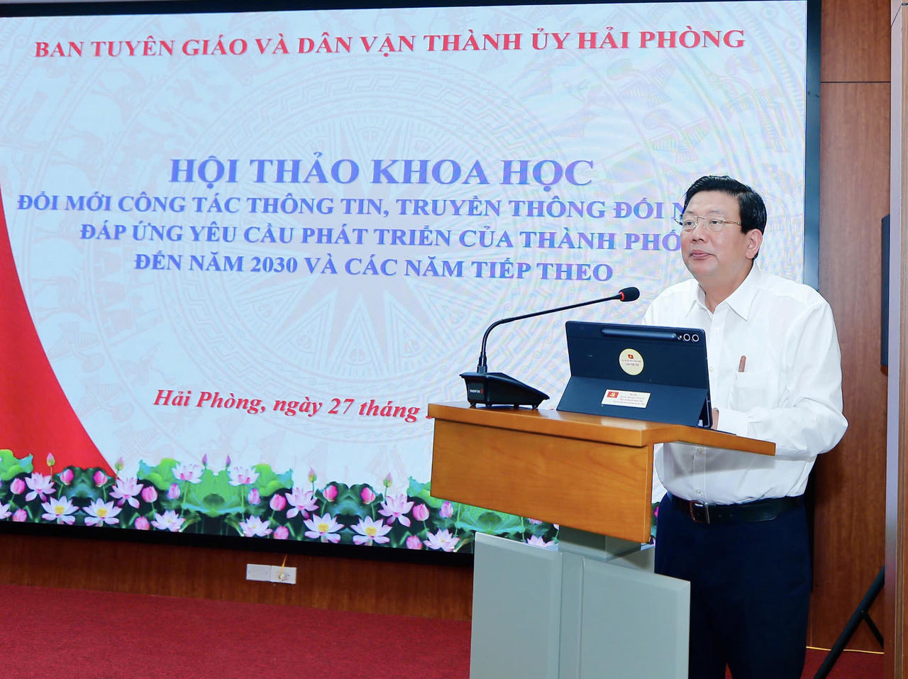 Trưởng Ban Tuyên giáo và Dân vận Thành ủy Nguyễn Quang Phúc phát biểu đề dẫn hội thảo.