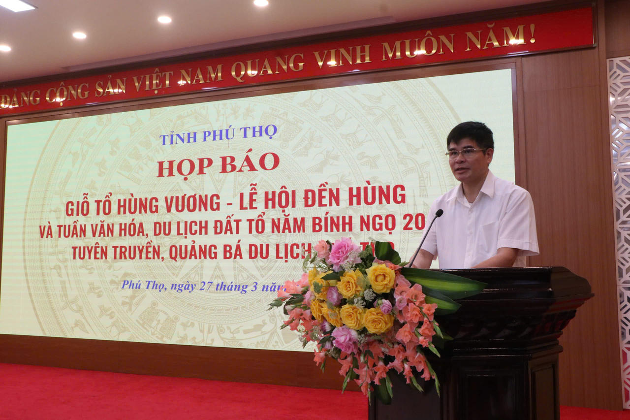 Ông Dương Hoàng Hương - Ủy viên BTV Tỉnh ủy, Giám đốc sở Văn hóa , Thể thao và Du lịch cho biết “Giỗ Tổ Hùng Vương - Lễ hội Đền Hùng là sự kiện văn hóa - tín ngưỡng có ý nghĩa đặc biệt quan trọng đối với đồng bào cả nước và kiều bào ta ở nước ngoài, thể hiện truyền thống “Uống nước nhớ nguồn”. Ảnh: Ngọc Phúc