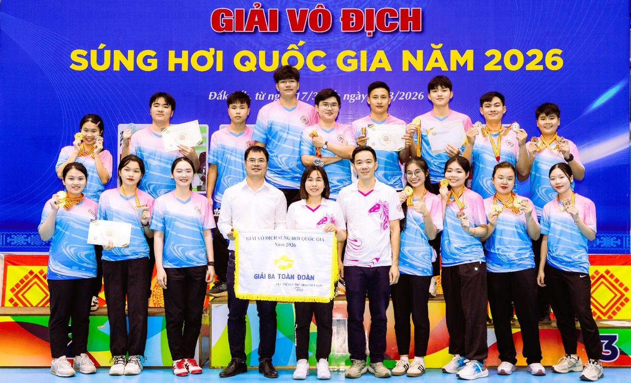 Đoàn Thành phố Hồ Chí Minh chụp ảnh tại lễ bế mạc Giải Vô địch súng hơi quốc gia 2026. (Ảnh: Đại Đậu)