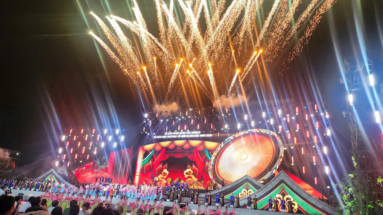 Bắc Ninh đón nhận Bằng UNESCO ghi danh Nghề làm tranh dân gian Đông Hồ