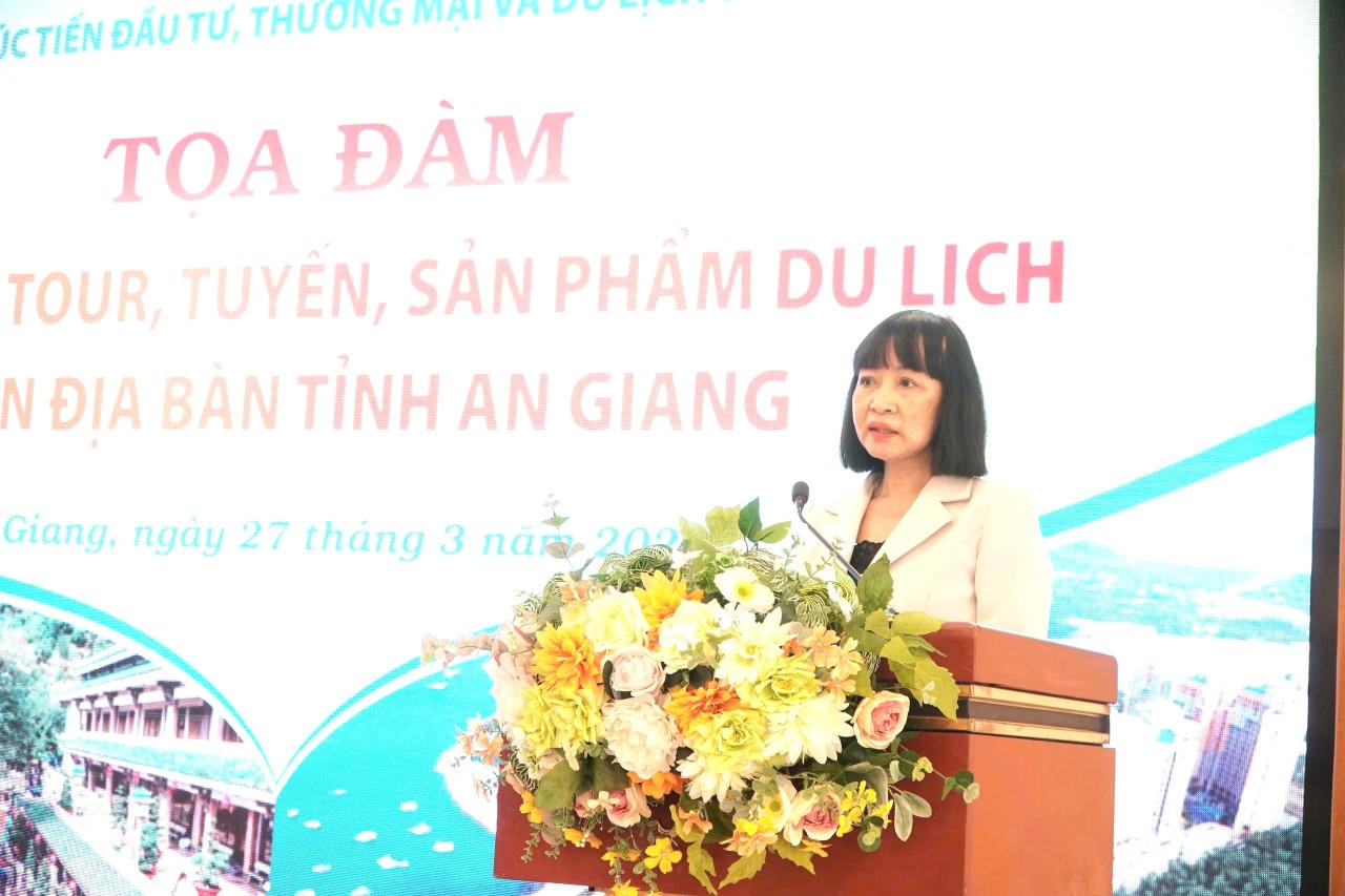 Bà Quảng Xuân Lụa, giám đốc Trung tâm Xúc tiến Đầu tư, Thương mại và Du lịch tỉnh An Giang phát biểu tại tọa đàm