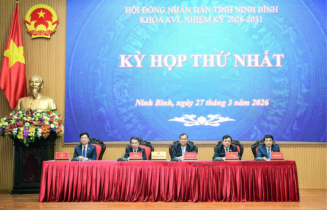 Các đồng chí chủ trì kỳ họp. (Ảnh: Xuân Thu)