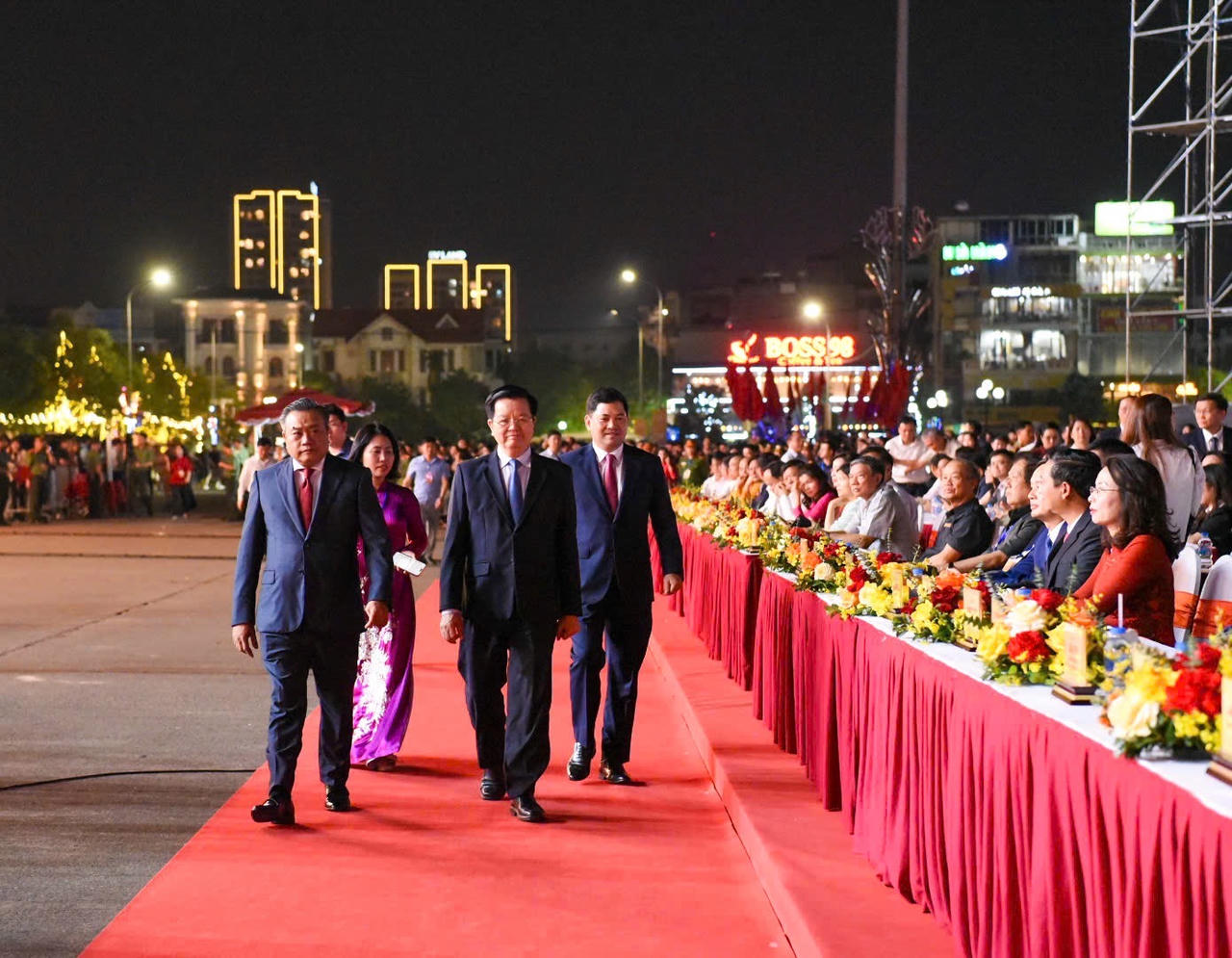 Chủ nhiệm Uỷ ban Kiểm tra Trung ương Trần Sỹ Thanh và Phó Thủ tướng Chính phủ  Mai Văn Chính tới dự&nbsp;buổi lễ.