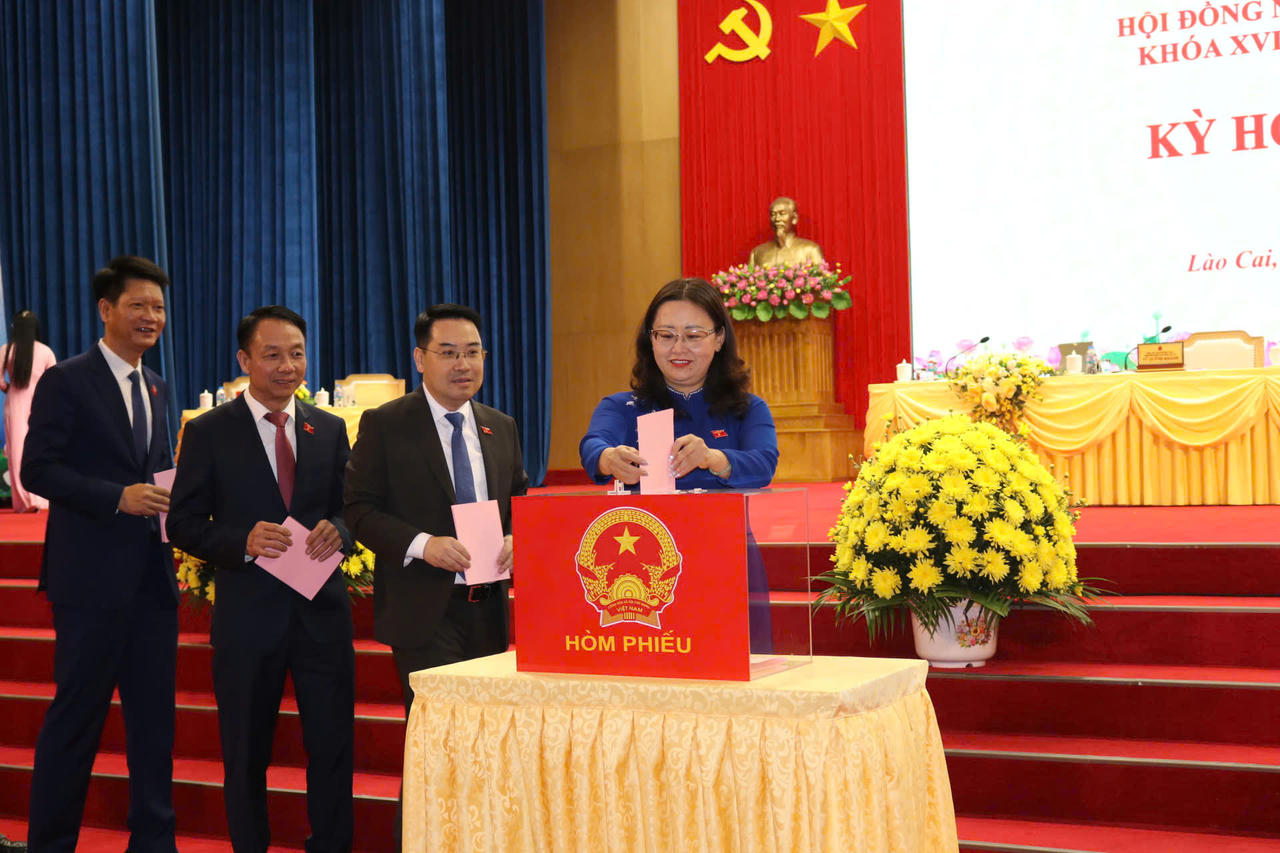 Lào Cai kiện toàn chức danh lãnh đạo HĐND và UBND tỉnh