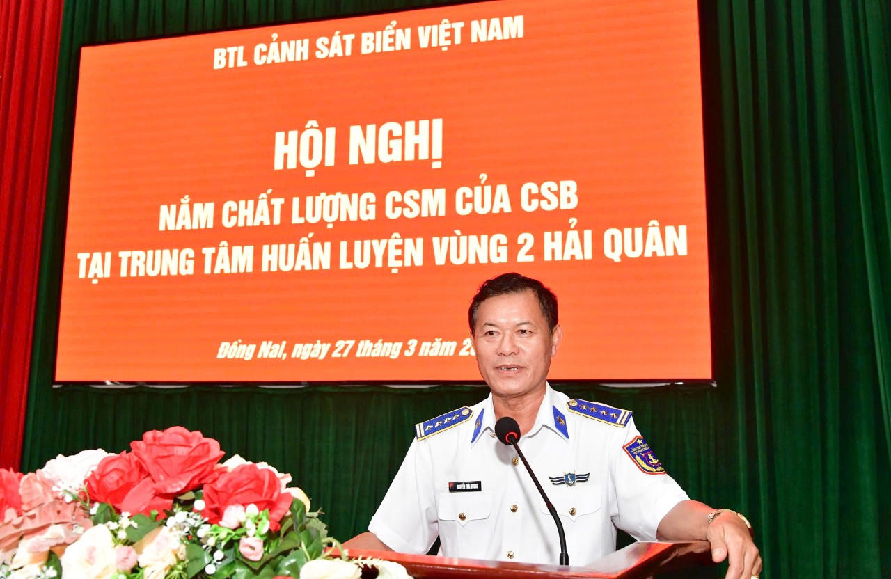 Đại tá Nguyễn Thái Dương - Phó Chính ủy BTL Vùng Cảnh sát biển 4 phát biểu tại buổi làm việc.