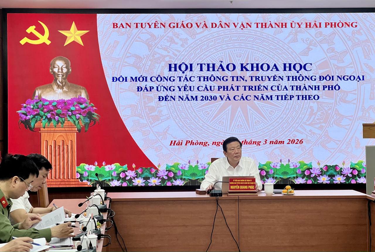 Trưởng Ban Tuyên giáo và Dân vận Thành ủy Nguyễn Quang Phúc chủ trì hội thảo.