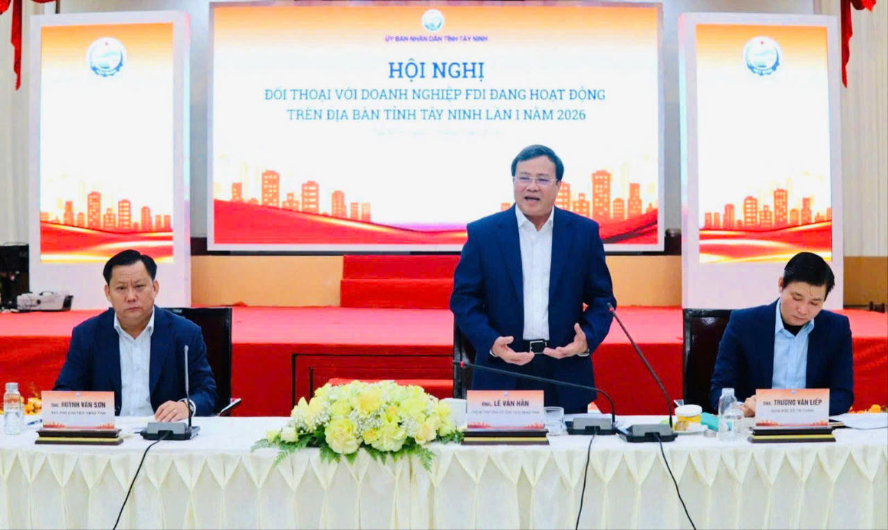 Ông Lê Văn Hẳn, Phó Bí thư Tỉnh ủy, Chủ tịch UBND tỉnh Tây Ninh chủ trì hội nghị đối thoại với gần 150 doanh nghiệp FDI trên địa bàn.
