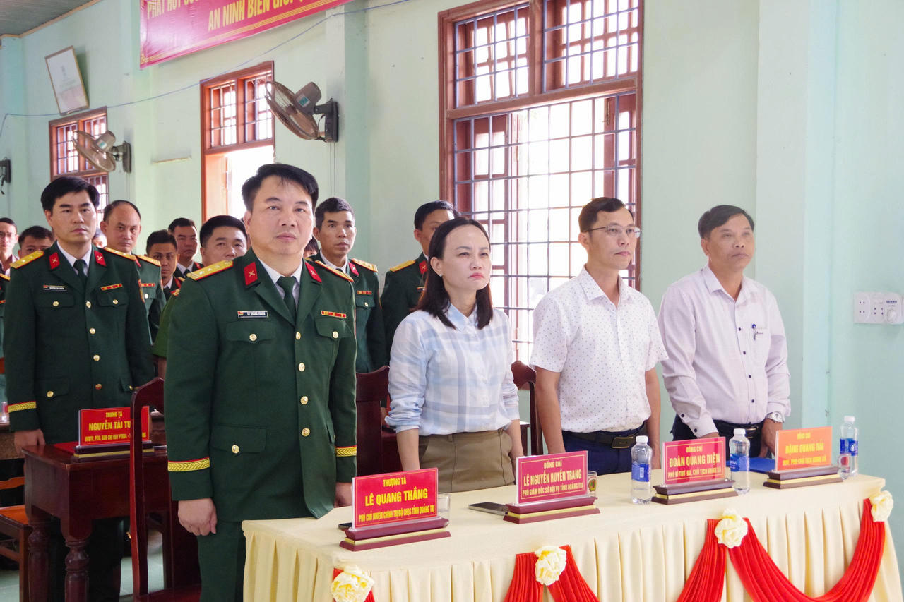Các đại biểu dự lễ.